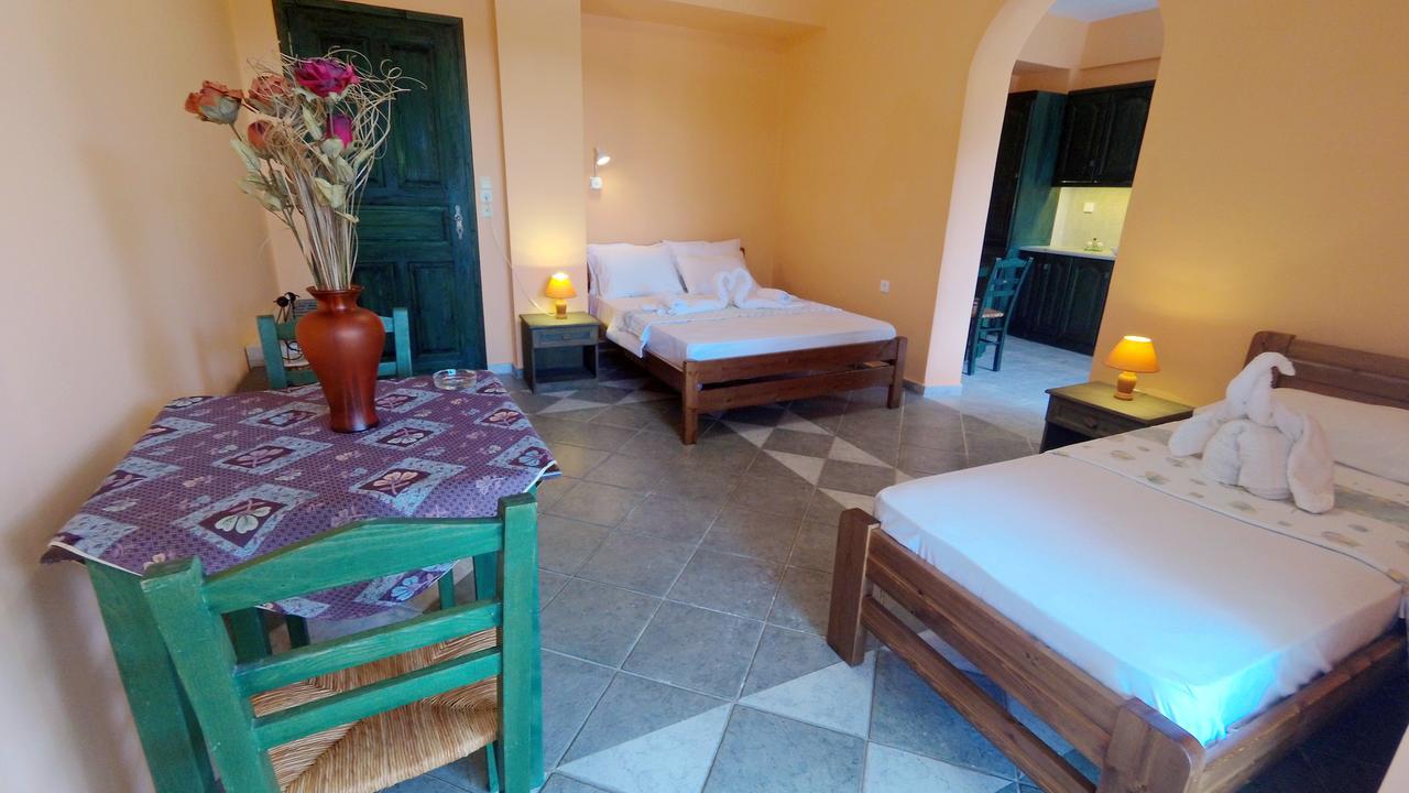 Hotel Zeus Karystos  Esterno foto