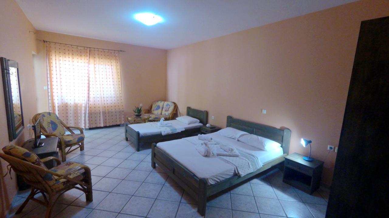 Hotel Zeus Karystos  Esterno foto